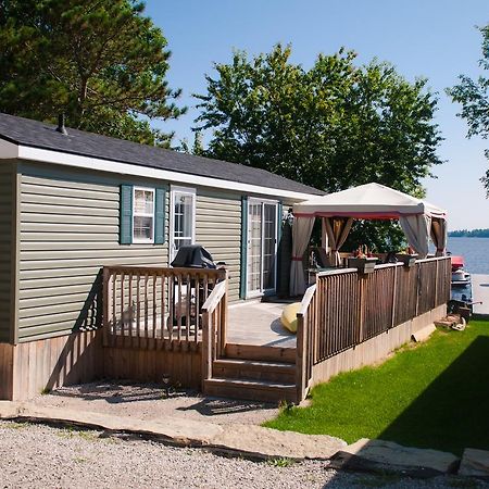 Mccreary'S Beach Resort Perth Exterior foto