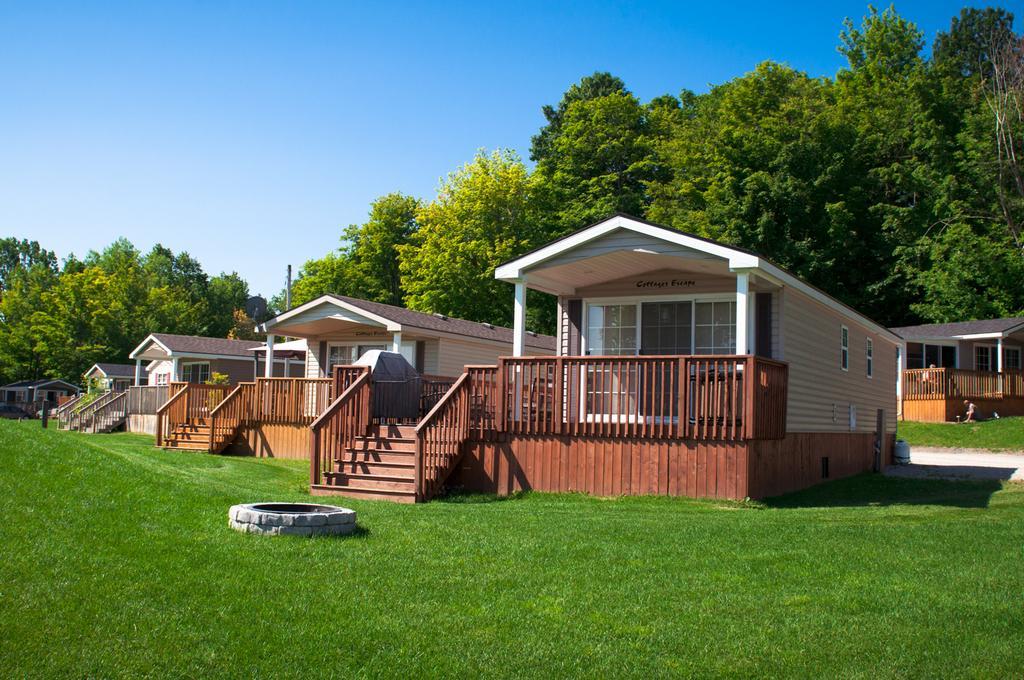 Mccreary'S Beach Resort Perth Exterior foto